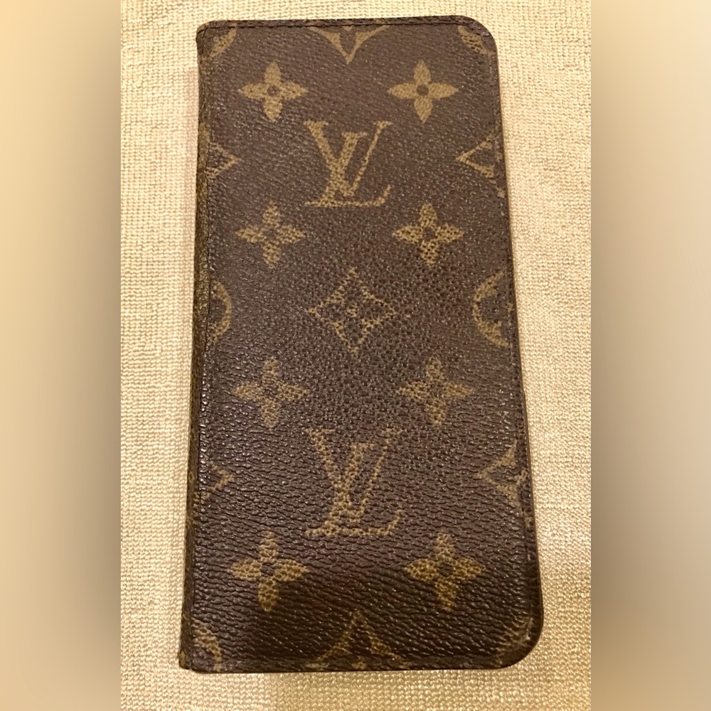 Authentic Louis Vuitton Brown Monogram Folio iPhone Case/Cover with Cardholder
